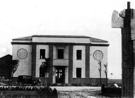 Latina (Littoria) casa del combattente