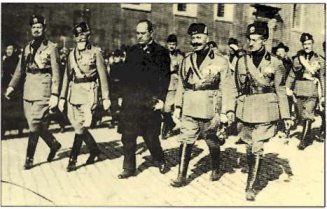 Mussolini e altri gerachi fascisti